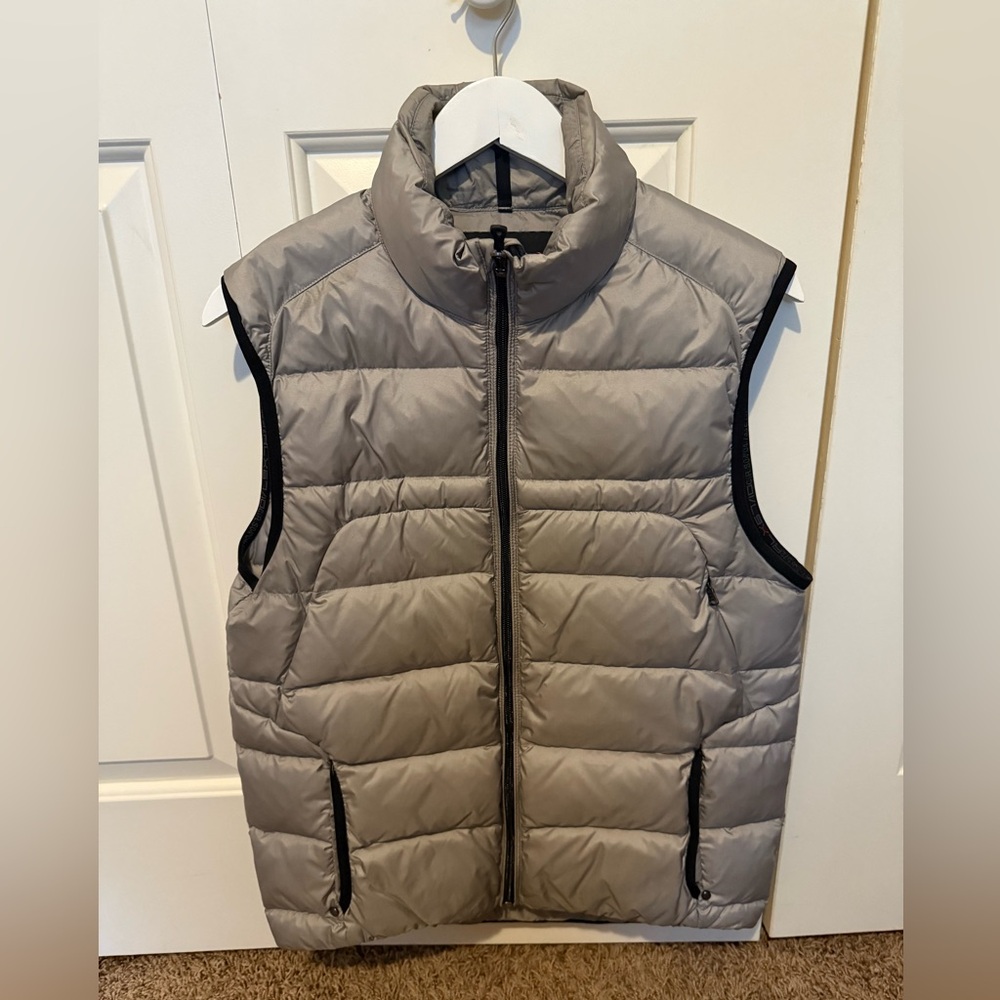Gray puffer vest ￼